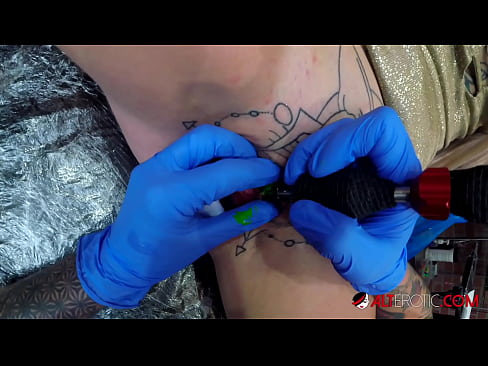 ❤️ Sully Savage, une chaudasse extrêmement tatouée, s'est fait tatouer le clitoris. ❤❌ Fucking at us fr.hentaisaturn.ru ❤